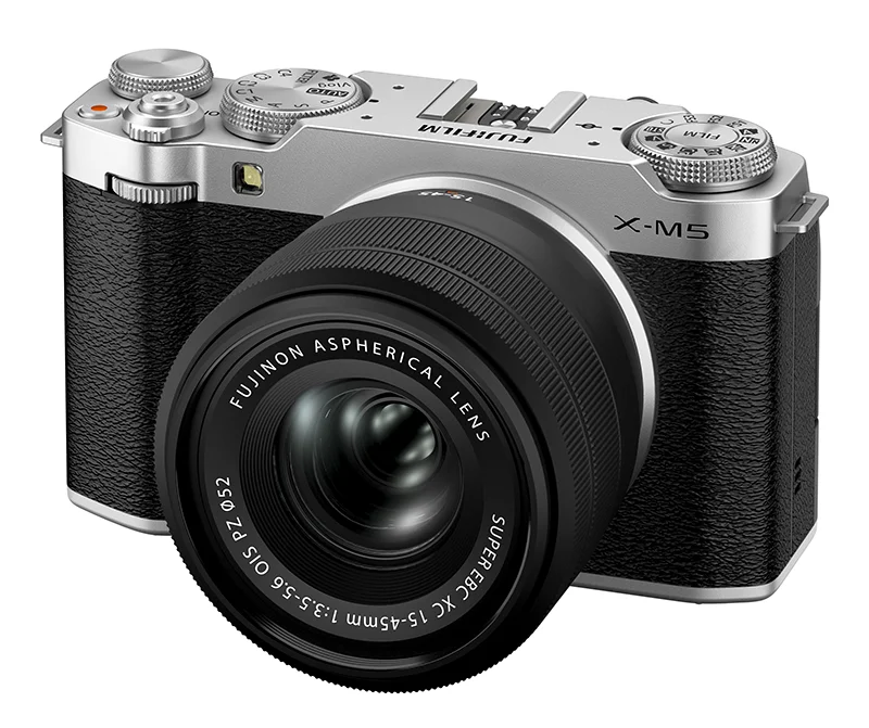 Fujifilm X-M5 con obiettivo XC 15-45mm f/3.5-5.6 OIS